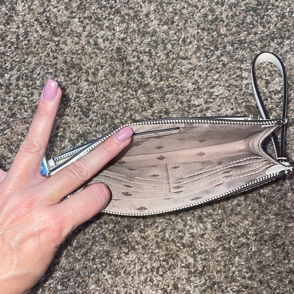 NWT! Kate Spade wristlet! - Picture 3 of 7